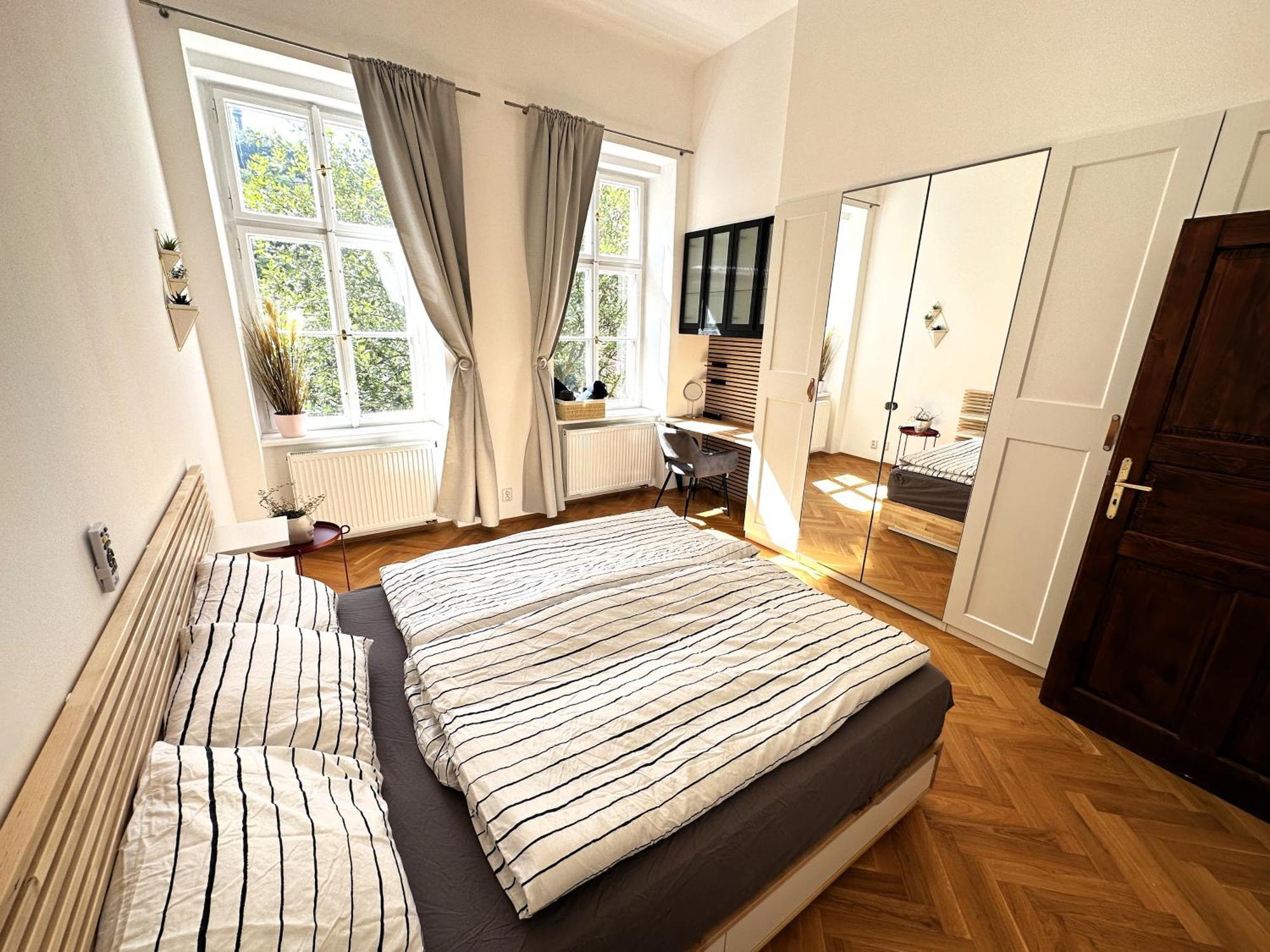 Black Eagle Apartments Prag Eksteriør billede
