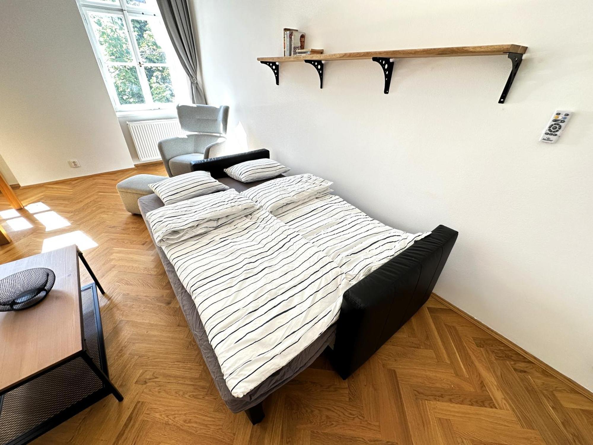 Black Eagle Apartments Prag Eksteriør billede